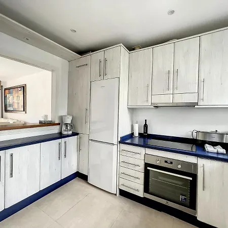 Renovated 2 Bedroom 5 Min Walk To Rdr279 *