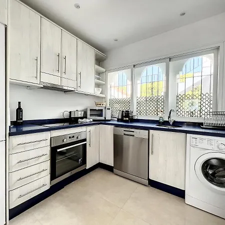 Lägenhet Renovated 2 Bedroom 5 Min Walk To Rdr279 Estepona